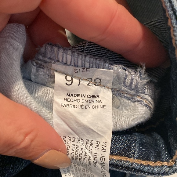 NWOT- YMI DREAM  DISTRESSED MOM JEANS RIPS & WHISKERS SIZE 9/29 - Picture 5 of 7